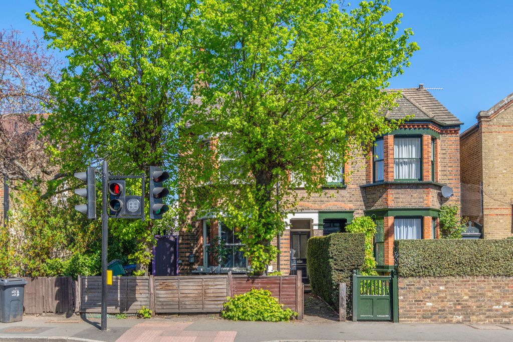 Property photo 2 of 6