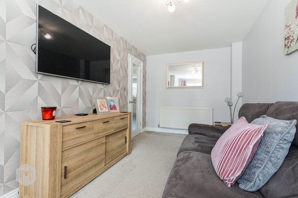 Property photo 2 of 26