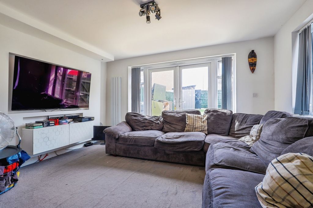 Property photo 3 of 15 Pbox-Img.Jpg