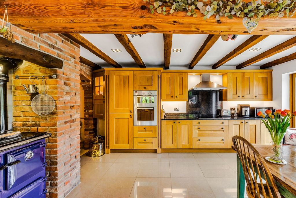Property photo 2 of 33