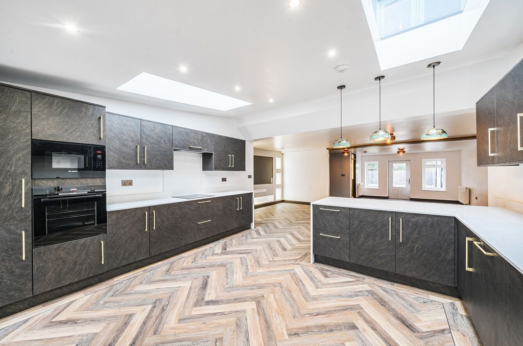 Property photo 2 of 20 1361194-21-68d692...