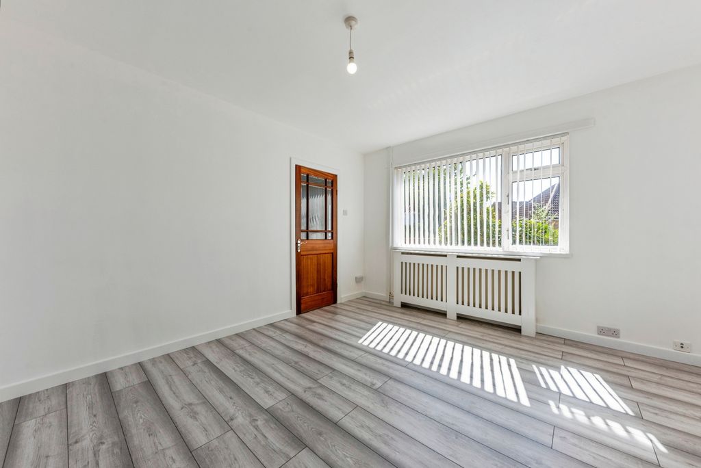 Property photo 3 of 14 55_Uplands_Drive-15