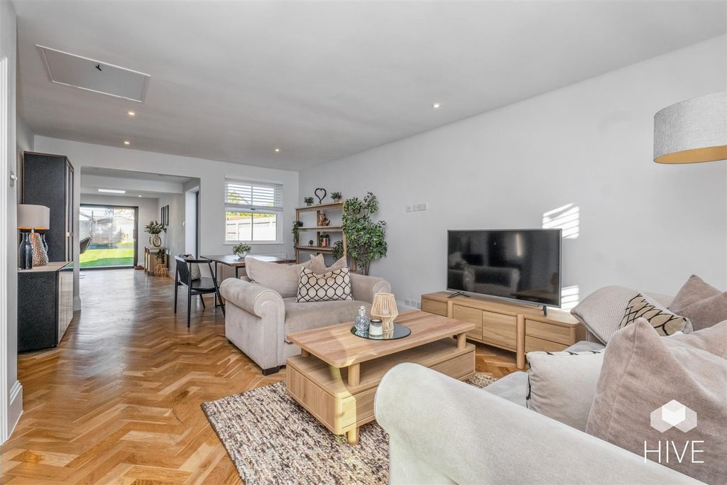 Property photo 3 of 25 Living Room