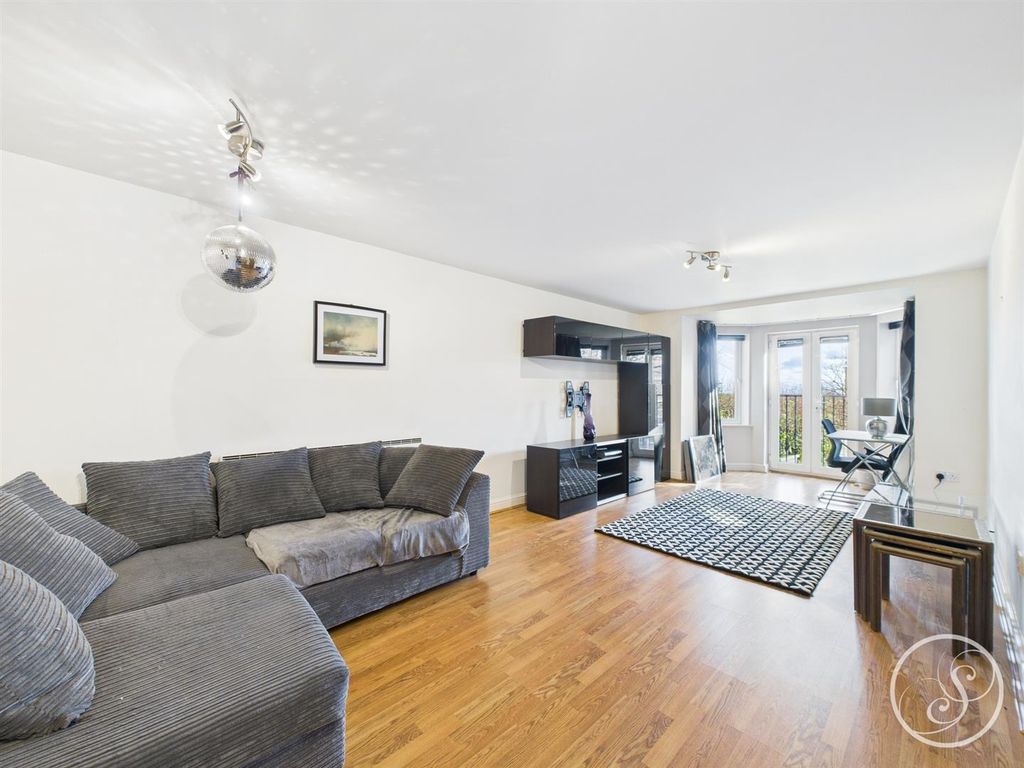 Property photo 1 of 14 Living Room