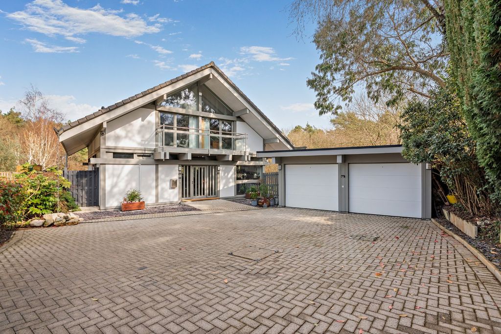 Property photo 1 of 18 Treetops