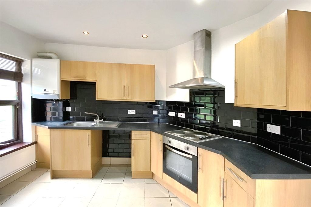 Property photo 3 of 9 Kitchen