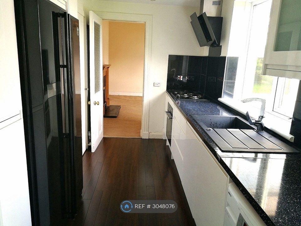 Property photo 2 of 6 Kitchen Angle 2