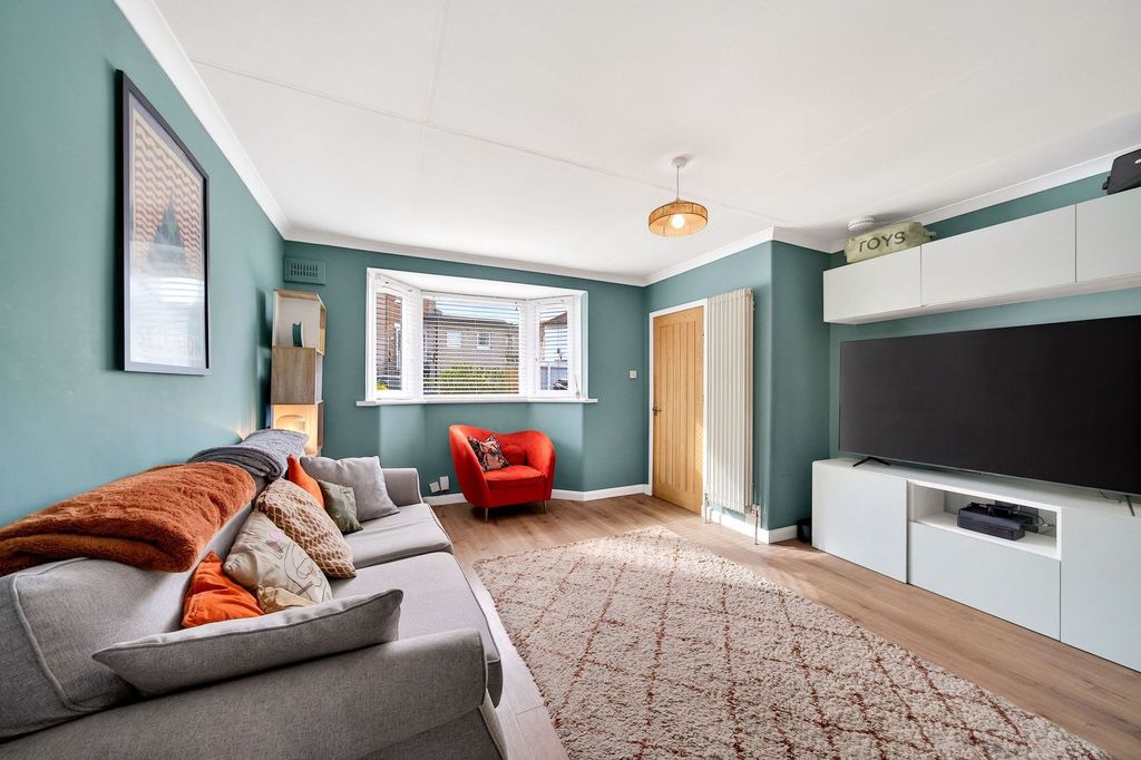 Property photo 2 of 50 Lounge