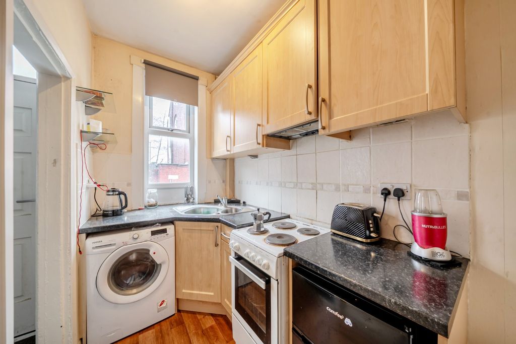 Property photo 2 of 10 Kitchen