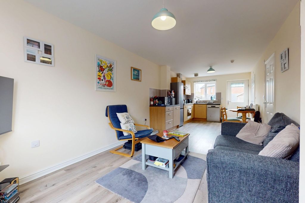 Property photo 3 of 14 5015274