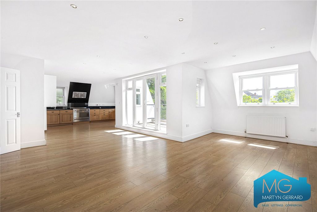 Property photo 3 of 30 Picture No. 06