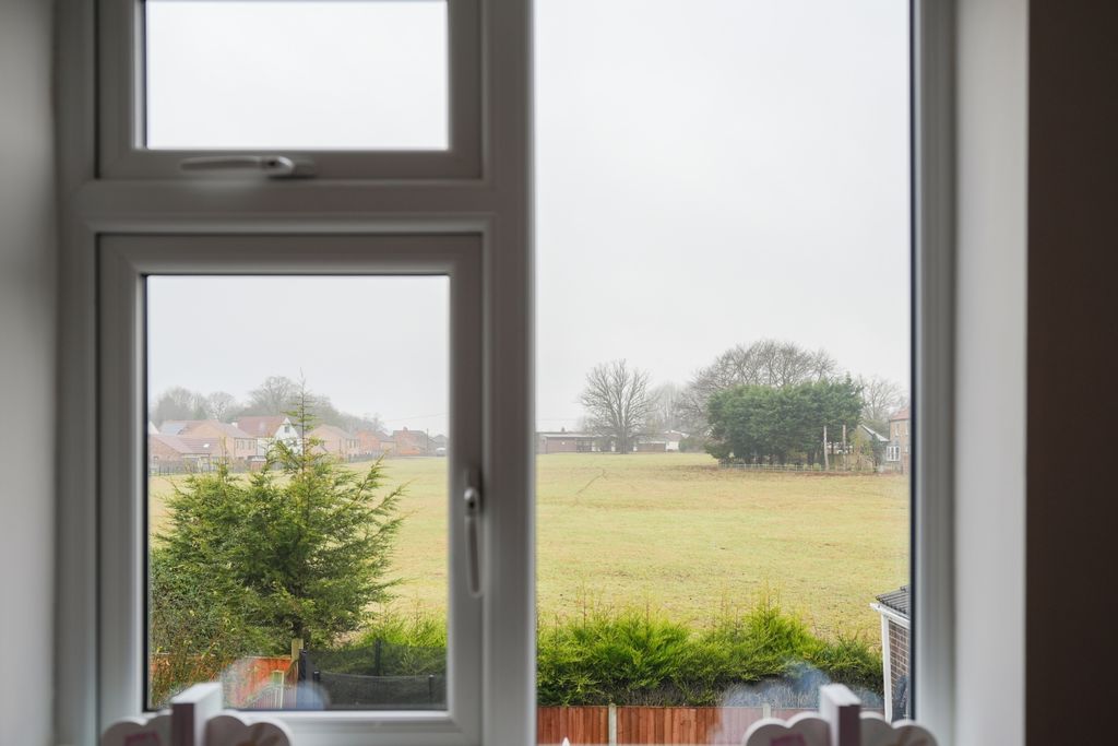 Property photo 2 of 21 Estate Agent Ewemove Scunthorpe Paddock View