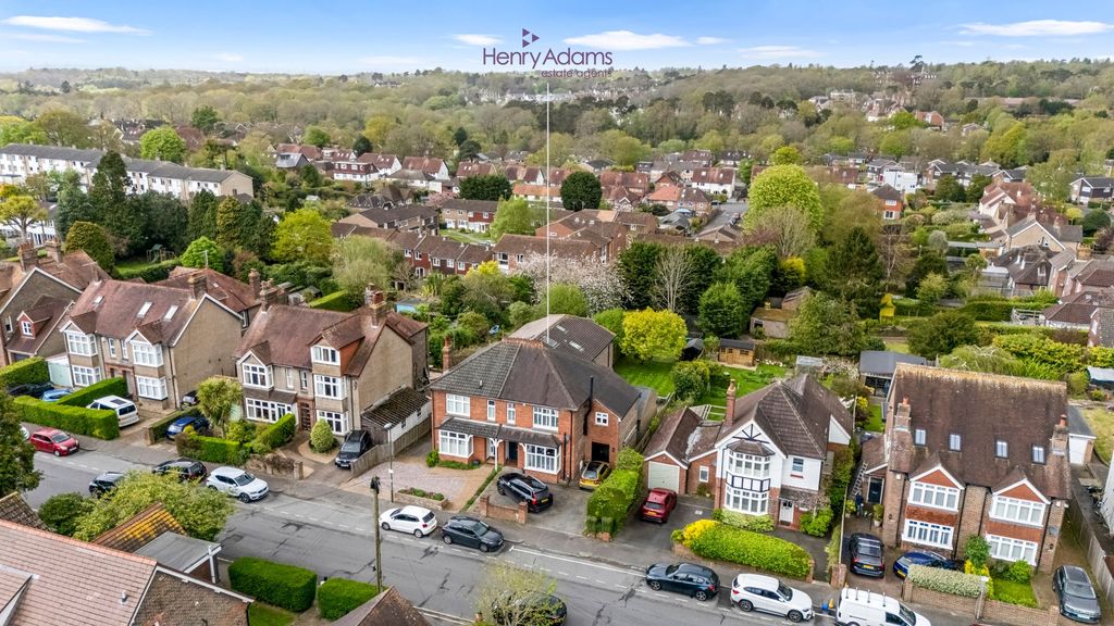Property photo 2 of 31