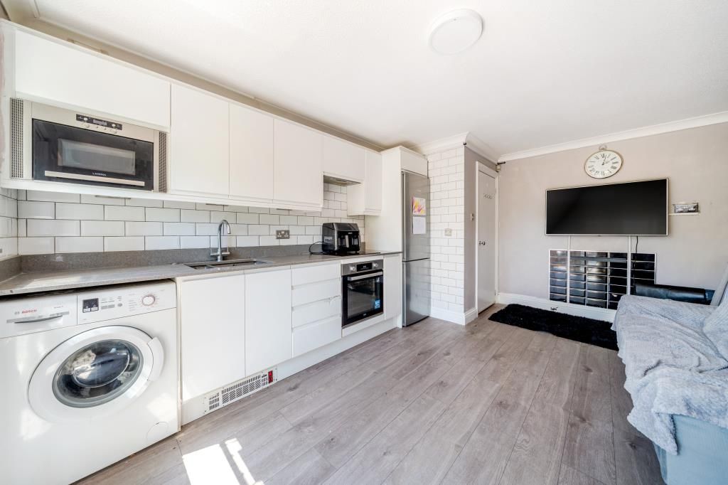 Property photo 2 of 15 Kitchen