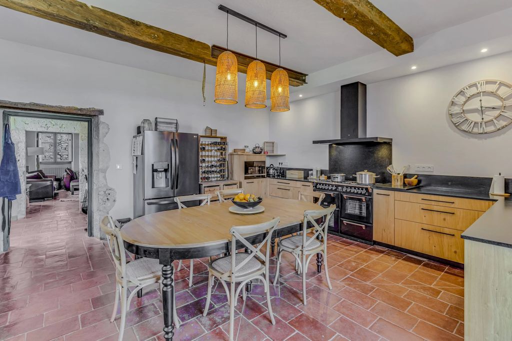 Property photo 3 of 44