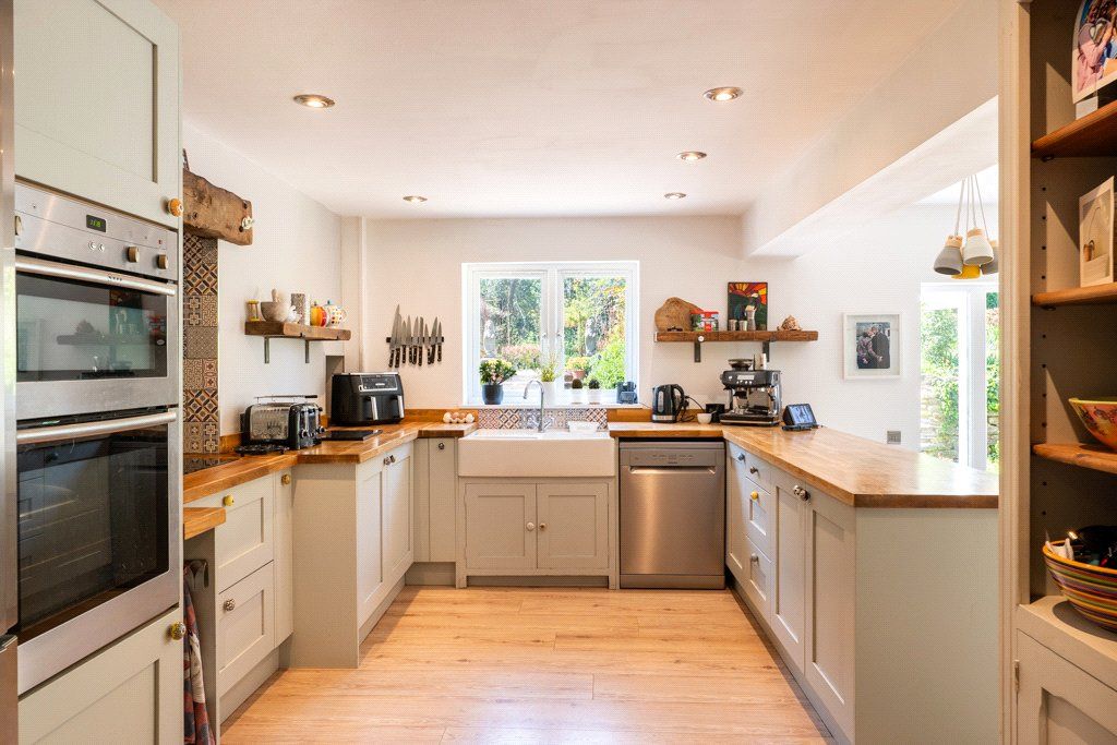 Property photo 3 of 27 Kitchen