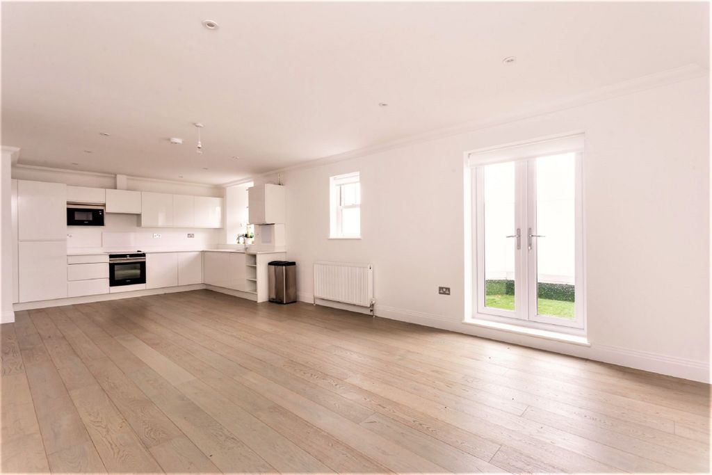 Property photo 2 of 11 Kitchen