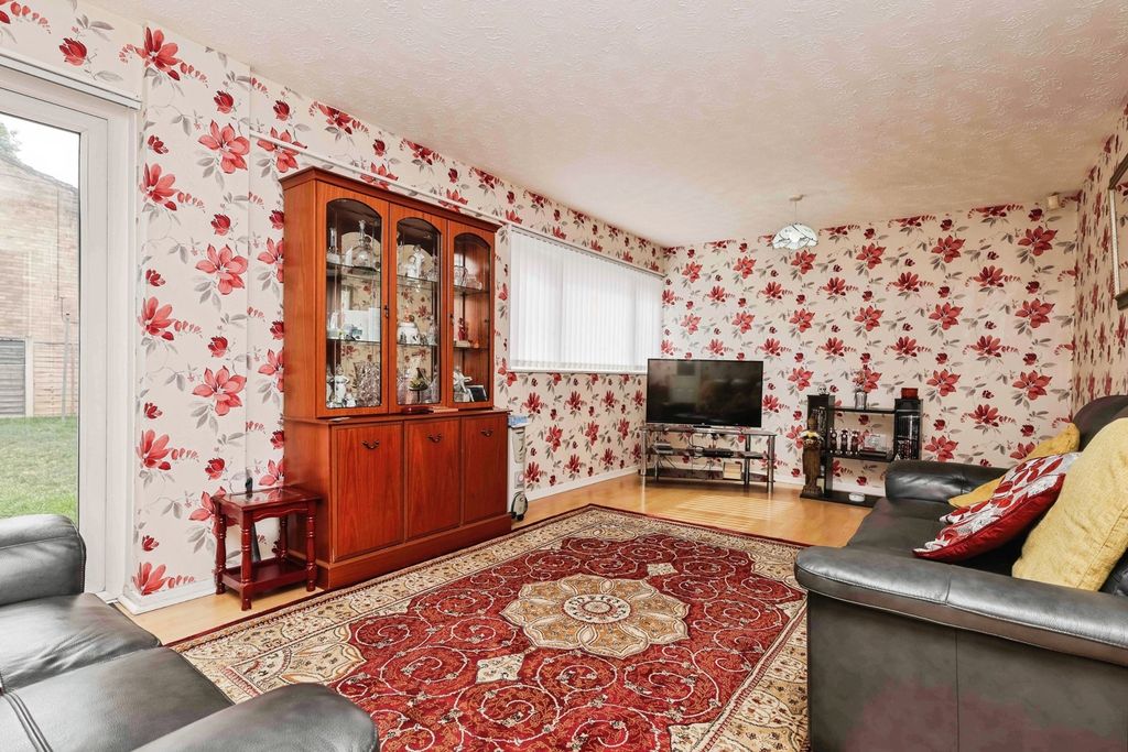 Property photo 3 of 17 Photo