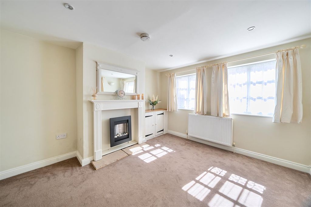 Property photo 3 of 19 Sitting Room