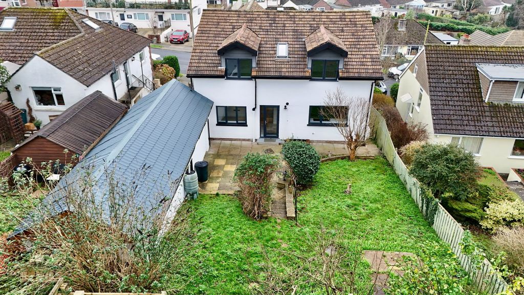 Property photo 3 of 28