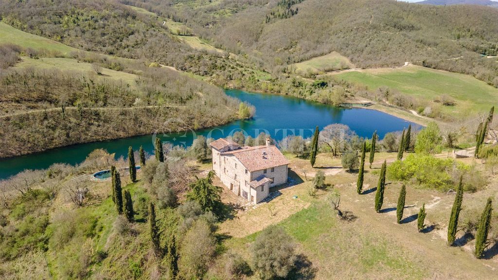 Property photo 1 of 33 Casale With Exclusive Lake View In The Niccone Valley, Umbria