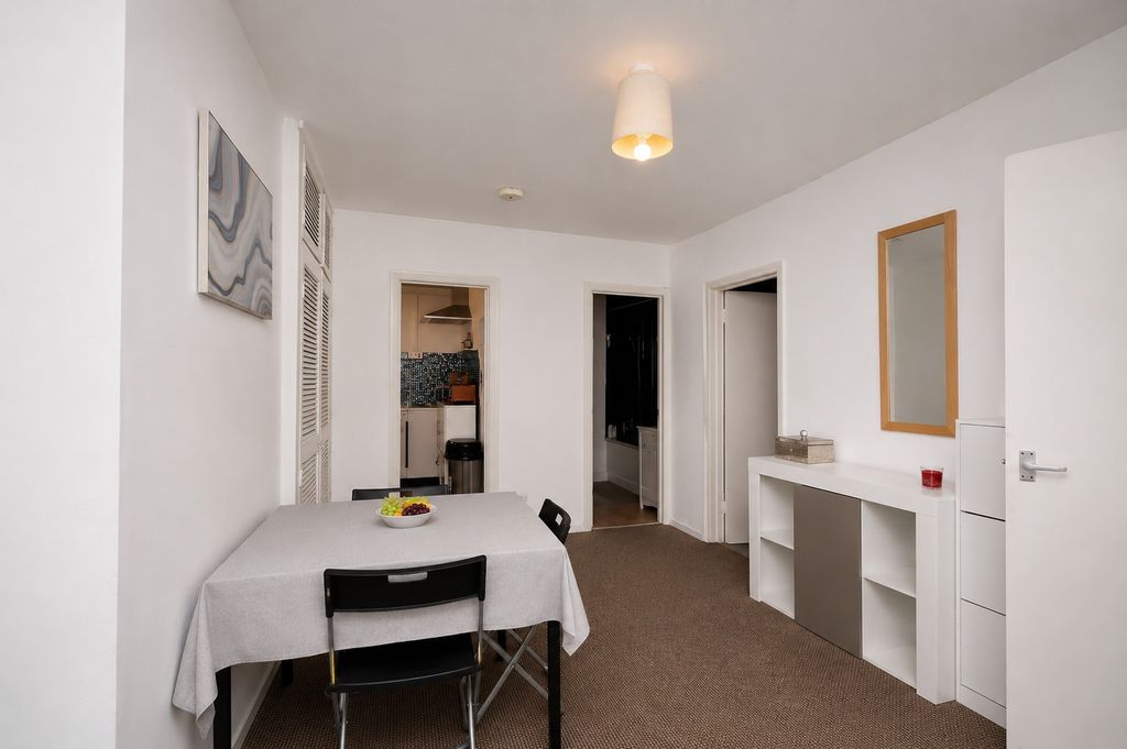 Property photo 3 of 7 4916412