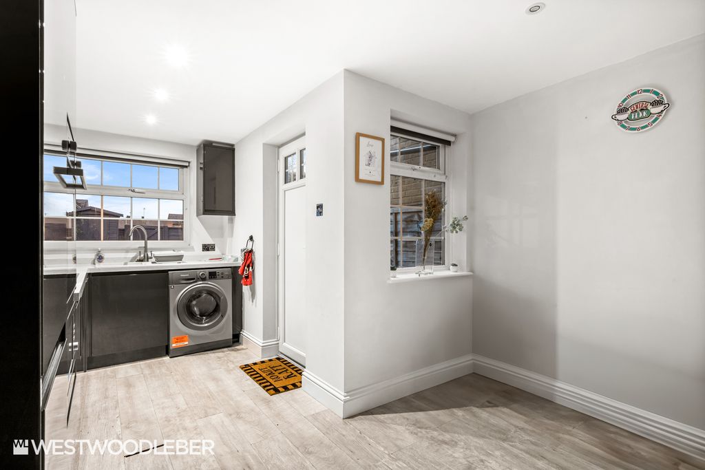 Property photo 3 of 14 Romanstreet_10