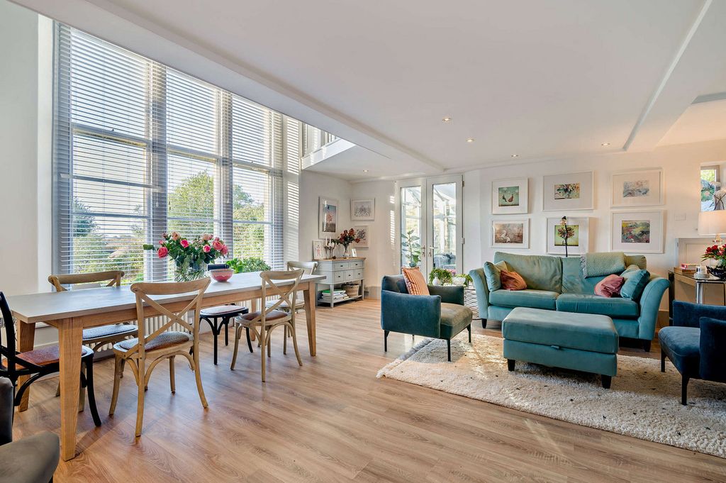 Property photo 3 of 28