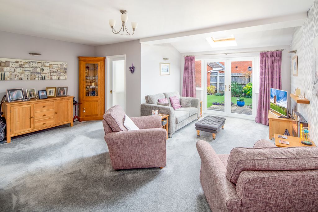 Property photo 3 of 19 Living Room