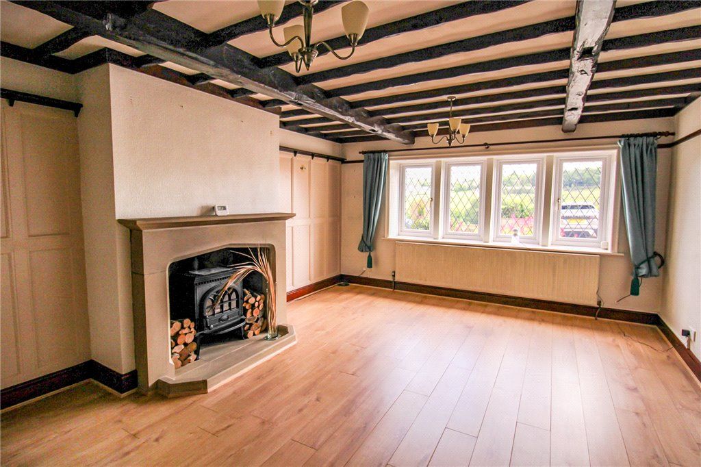 Property photo 2 of 18 Sitting Room