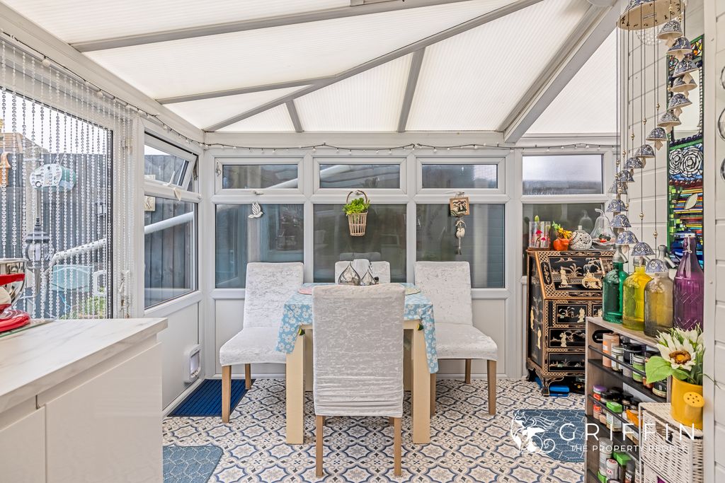 Property photo 3 of 32 Conservatory