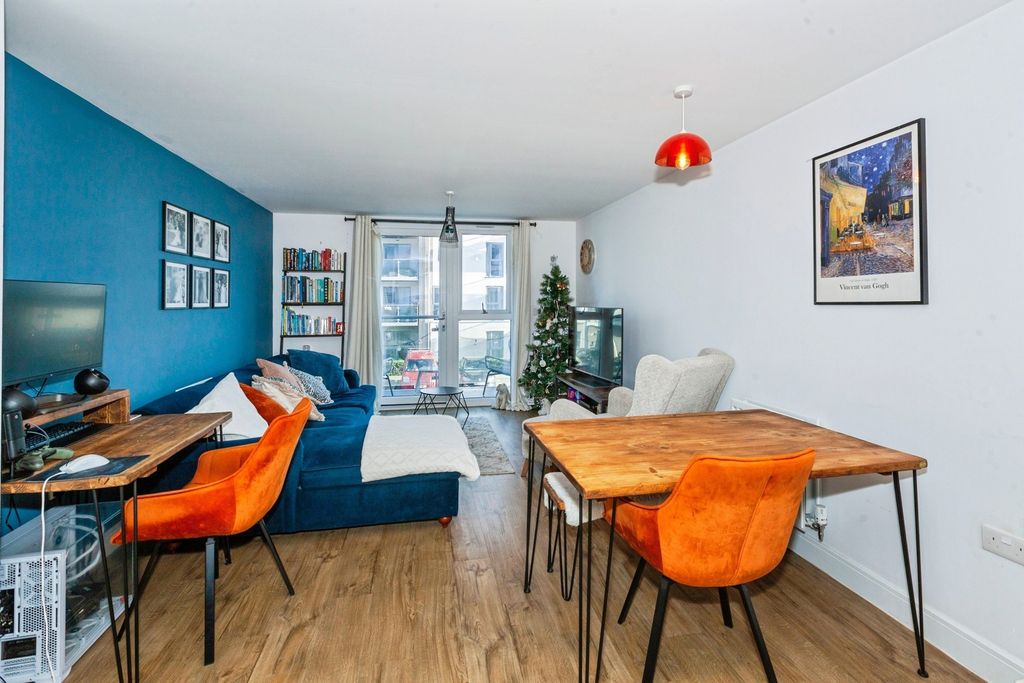 Property photo 3 of 13 Living