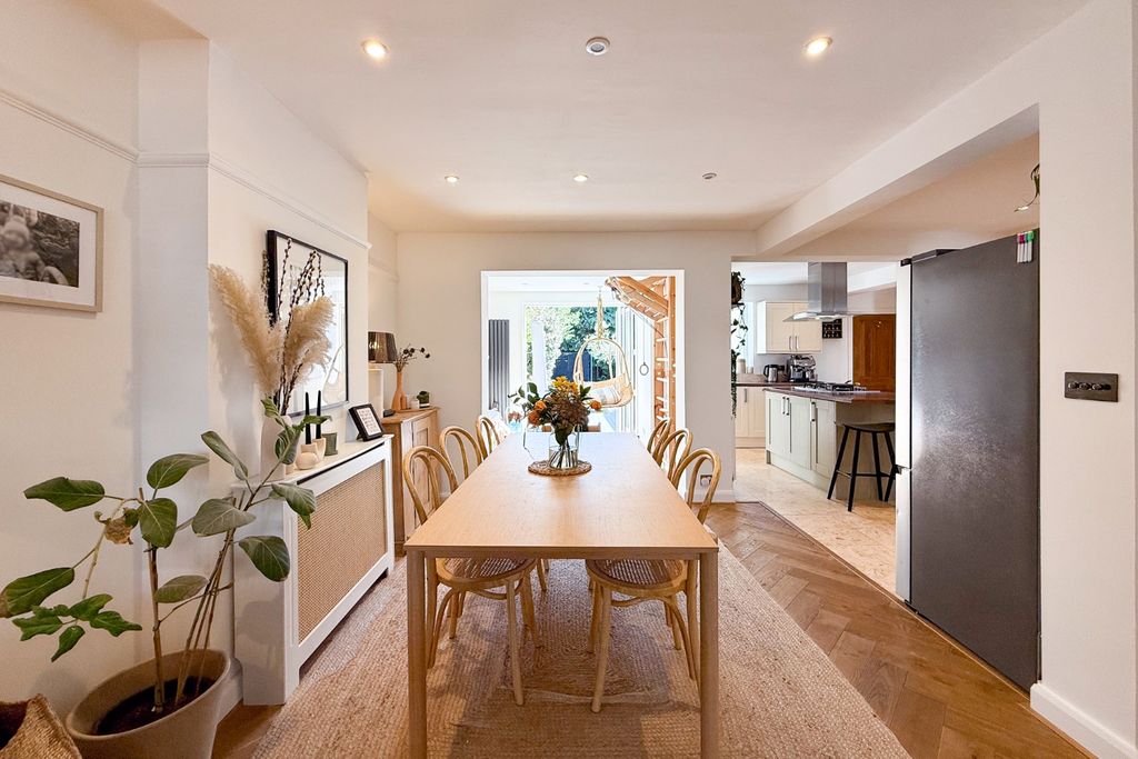 Property photo 3 of 27 4083808