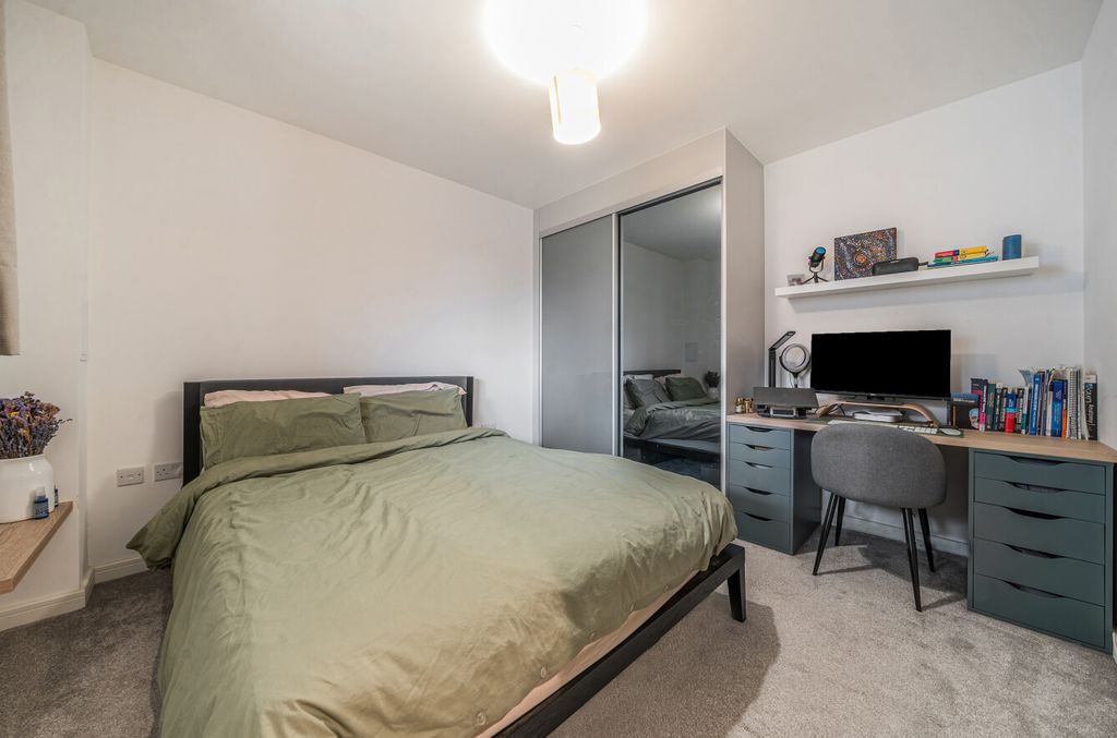 Property photo 3 of 16 1372043-17-68F9F6...