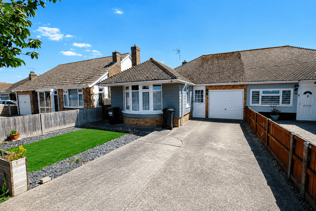 Property photo 1 of 17 Cherry Tree Avenue, Clacton On Sea