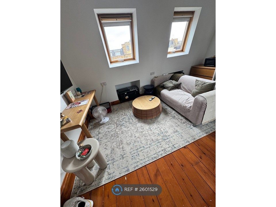 Property photo 2 of 21 Lounge