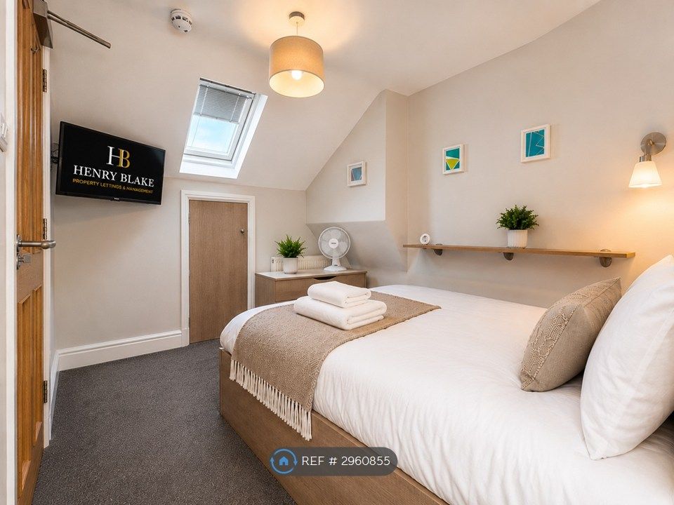 Property photo 2 of 6 Room 6