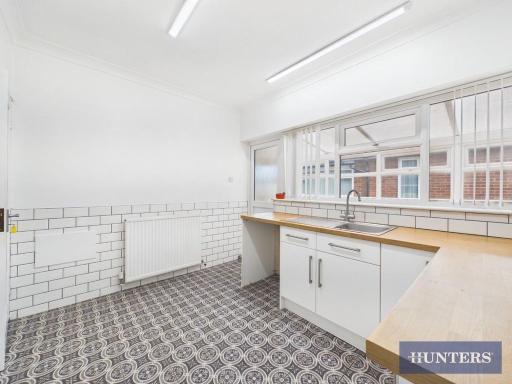 Property photo 3 of 31 Kitchen