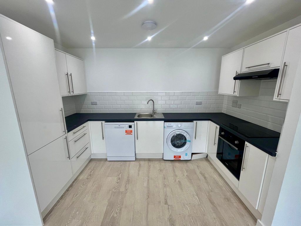 Property photo 3 of 10 Kitchen