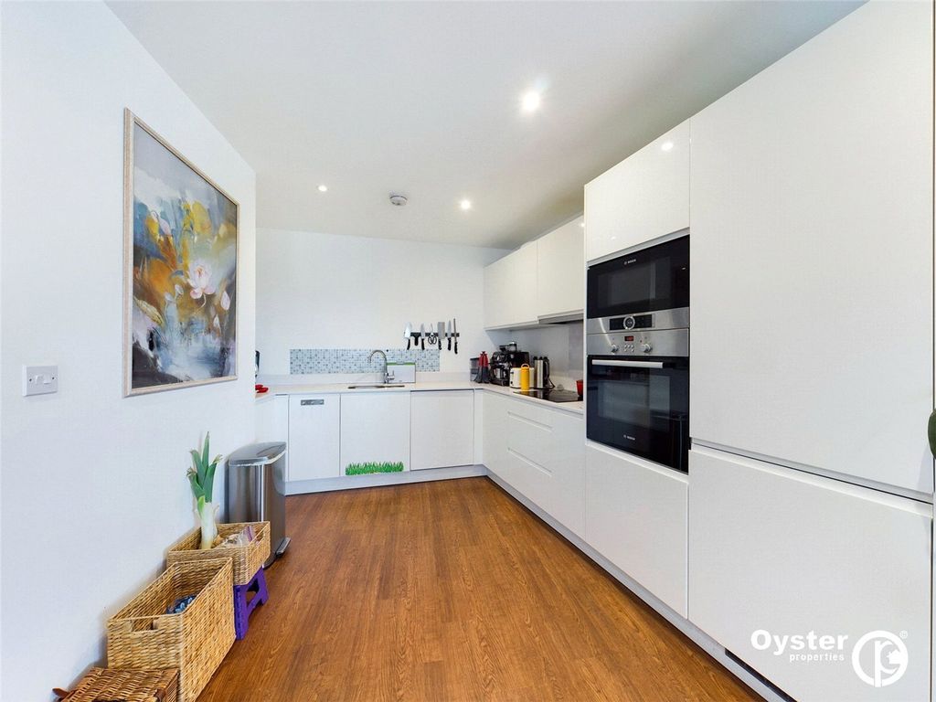 Property photo 3 of 12 Kitchen