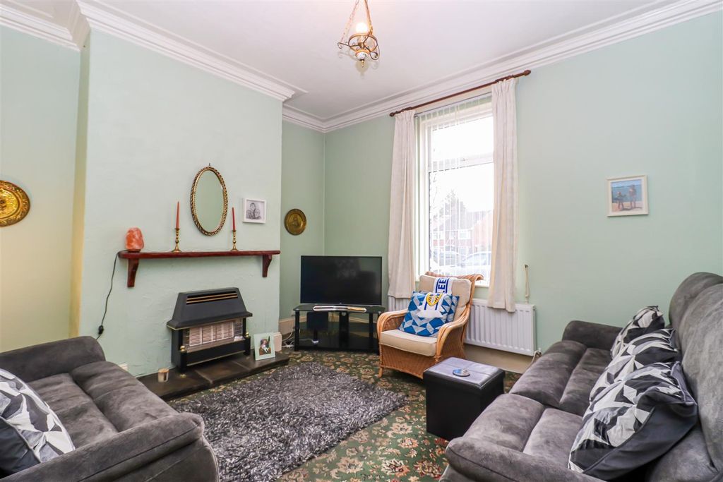 Property photo 3 of 9 Living Room