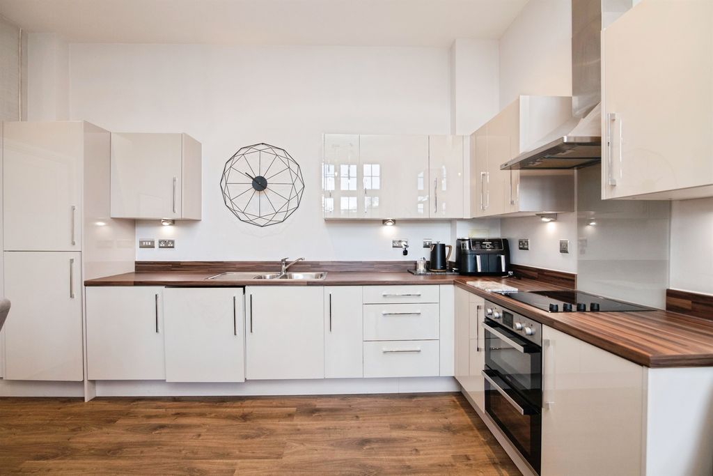 Additional image 7 of 2 bed flat for saleMallows Grove, Dudley DY1