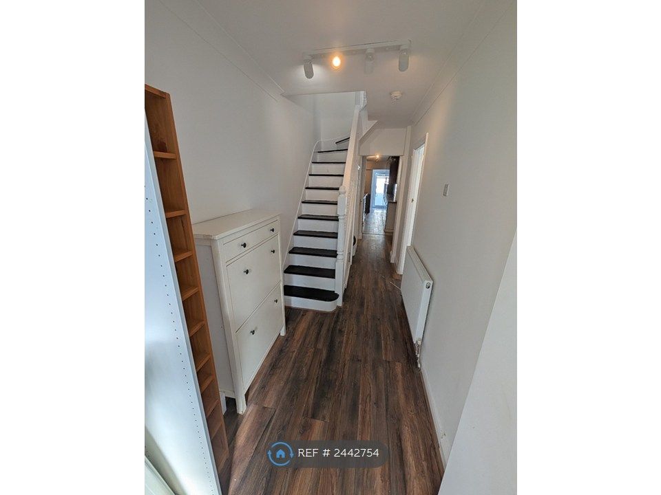 Property photo 1 of 26 Entrance Hall