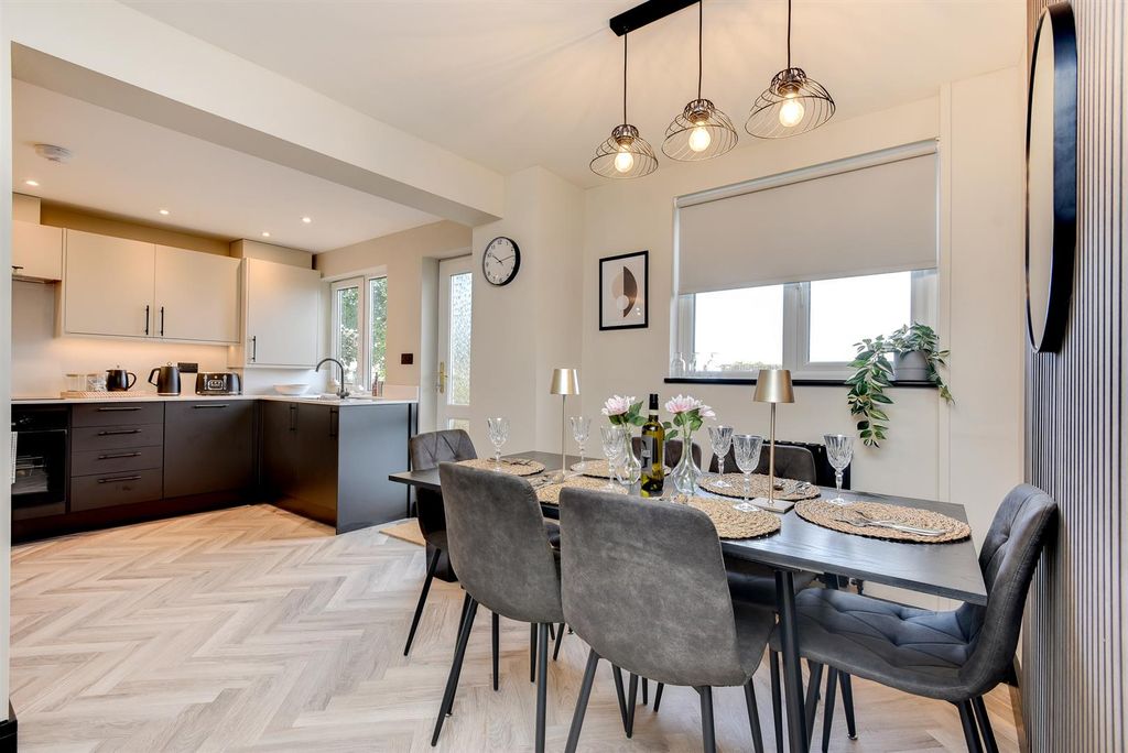 Property photo 3 of 21 39Garrick-7.Jpg