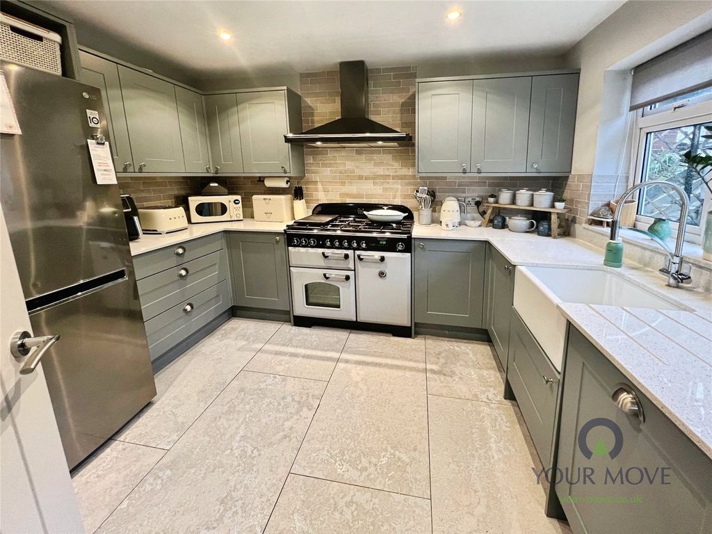 Property photo 2 of 20 Kitchen