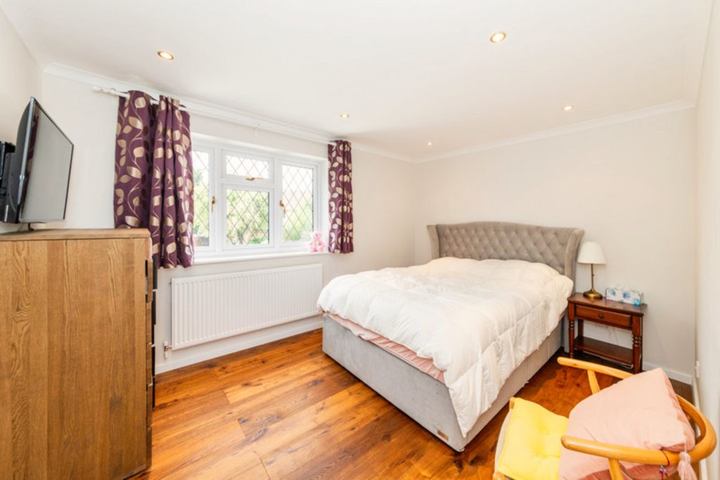 Property photo 3 of 27