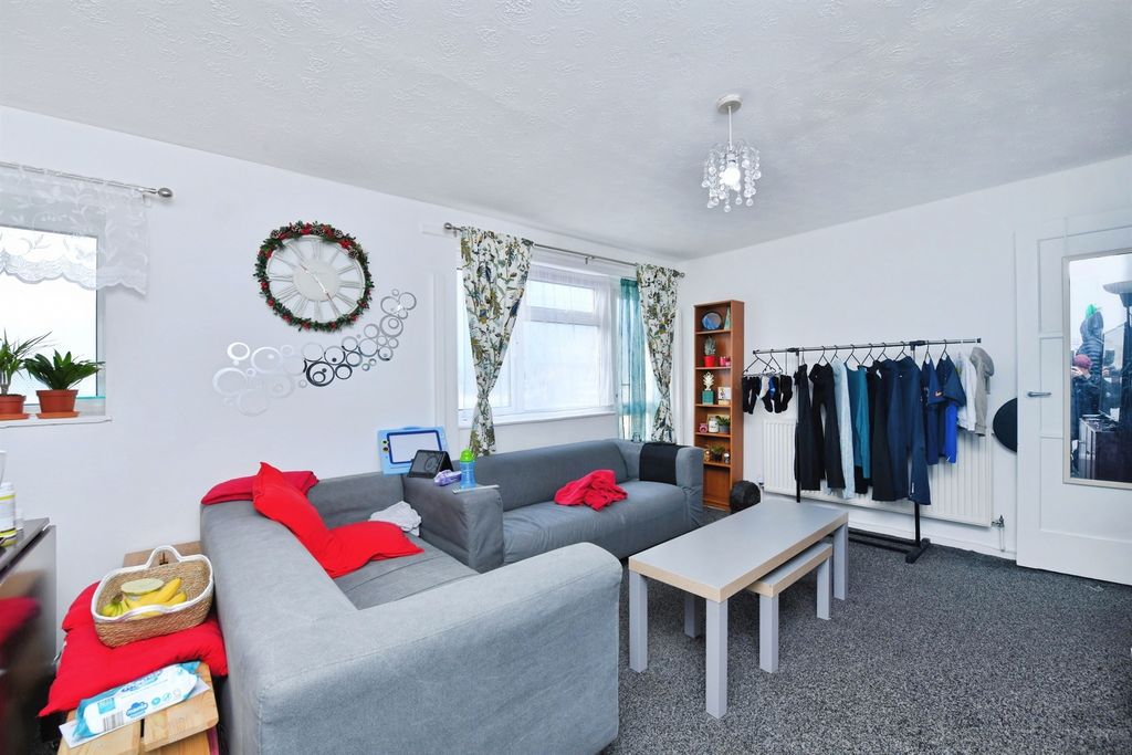 Property photo 3 of 16