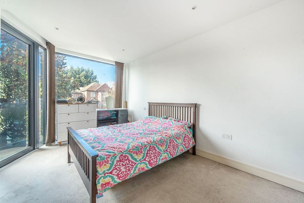 Additional image 5 of 3 bed flat for saleEdgwarebury Lane, Edgware HA8