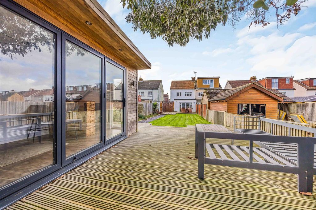 Property photo 2 of 22 35 Second Avenue, Farlington-Small-Porticomarketin