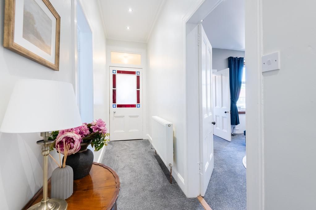 Property photo 2 of 18 Lev1461Pem Entrance Hall.Jpg